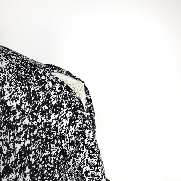 Violet + Claire blouse slit shoulders black and white Size L - Picture 3 of 8